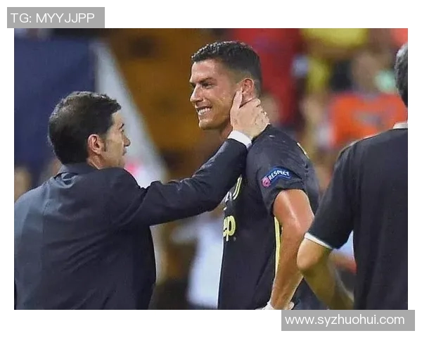 球迷疯狂冲入赛场抢C罗球衣引发热议欧冠奇葩瞬间再现